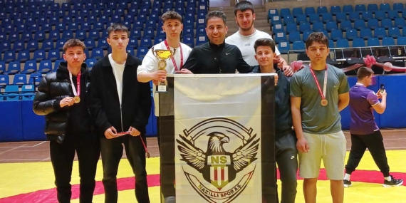 Nazillili güreşçiler U20’de takım halinde ‘Şampiyon’ oldu!