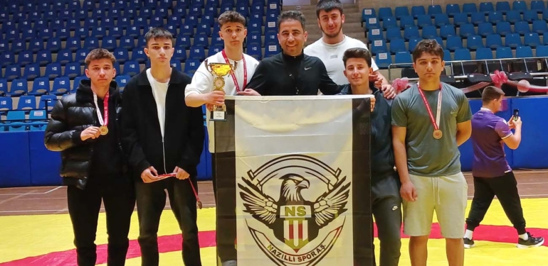 Nazillili güreşçiler U20’de takım halinde ‘Şampiyon’ oldu!