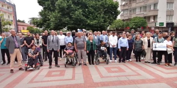 ‘Engelliler Haftası’ çelenk töreniyle başladı!