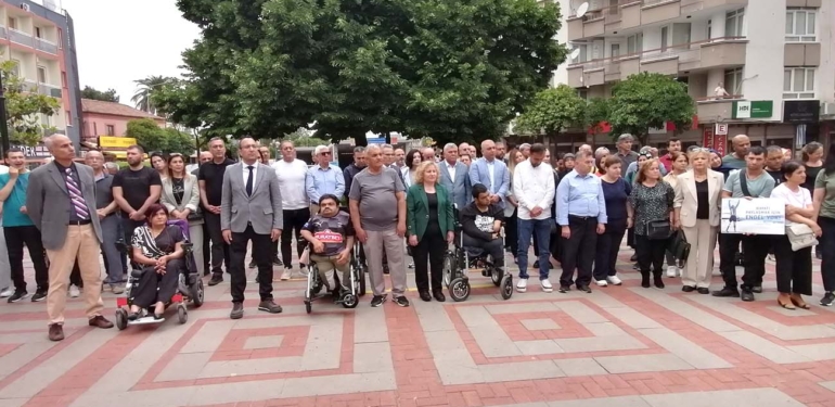 ‘Engelliler Haftası’ çelenk töreniyle başladı!