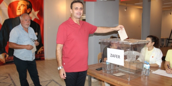 Başkan Adayı Erkan Acahan, çekildiğini açıkladı!