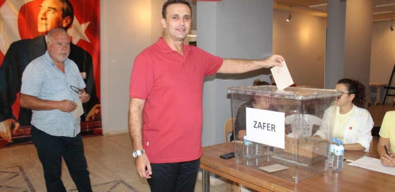 Başkan Adayı Erkan Acahan, çekildiğini açıkladı!