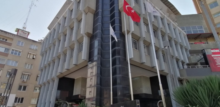 Çöp sorununun faturası müdüre kesildi!