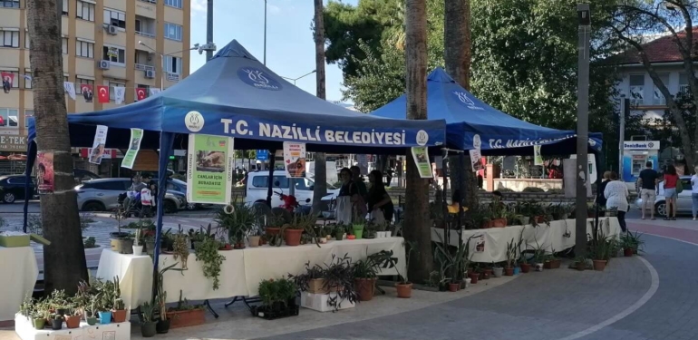 ‘CANLAR’ için Cumhuriyet Meydanı’nda Çiçek Kermesi!