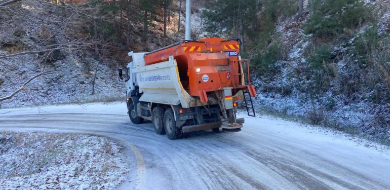 Aydın’ın yüksek kesimlerinde karla mücadele çalışmaları sürüyor…