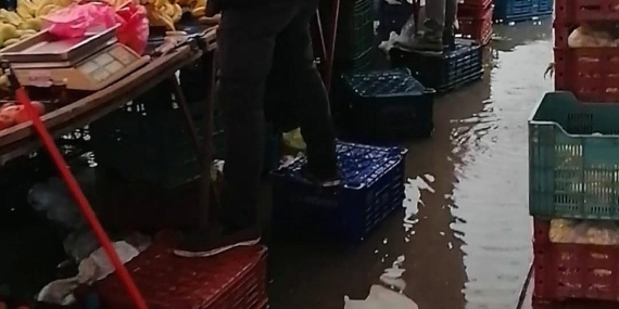 Yağmur bastırdı, Kıbrıs Caddesi yine sular altında!