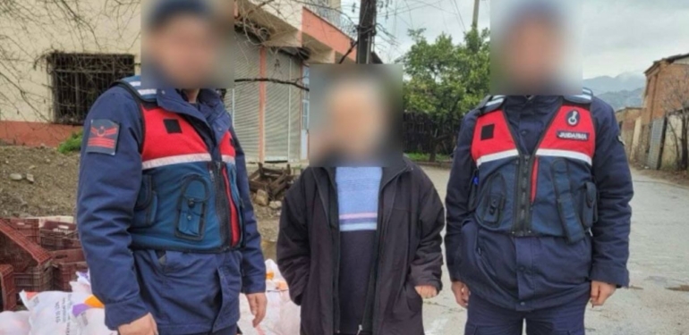 Çaldığı portakalları aynı köyde satarken suçüstü yakalandı!