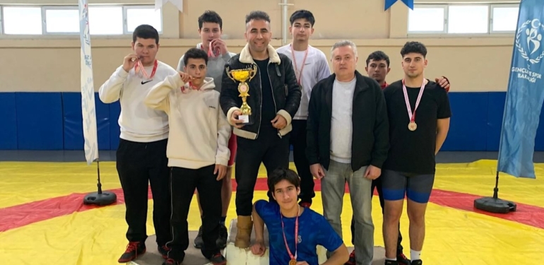 ‘Bizim Çocuklar’ İl Birinciliği’nde rakiplerine minderi dar etti!