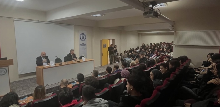 Başkan Arslan ‘Girişimcilik Zirvesi’ne katıldı, tecrübelerini paylaştı