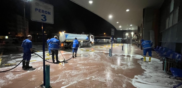 Büyükşehir Belediyesi  ekiplerinden terminallerde bayram temizliği