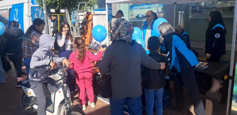 Yesevi Hareketi Derneği’nden, Uzun Çarşı’da ‘afet farkındalık’ etkinliği