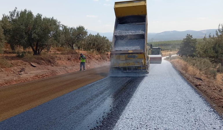 Büyükşehir Belediyesinden kent genelinde eş zamanlı yol hamlesi