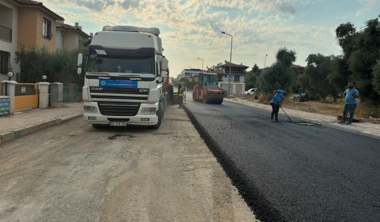 Büyükşehir’in 17 ilçedeki eş zamanlı yol hamlesi sürüyor