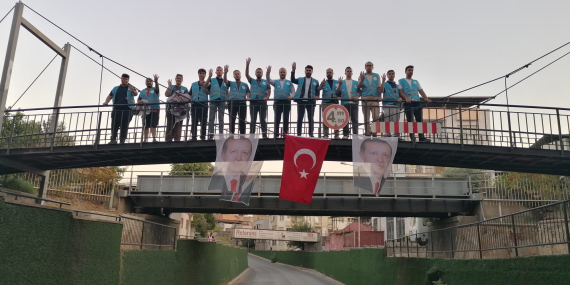 Gençlerden bayraklı yanıt: “Birlik ruhumuzu bozamayacaksınız” 