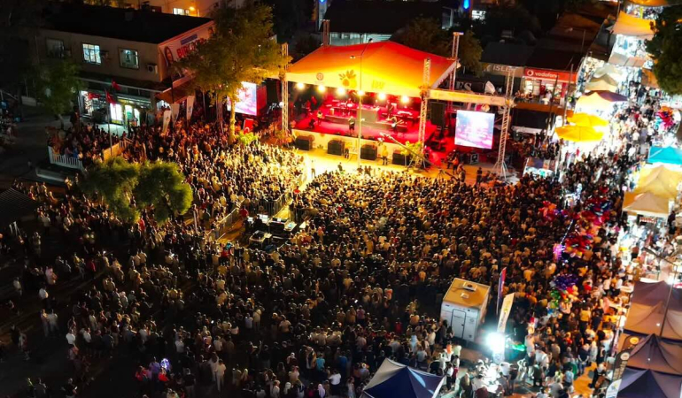 Buharkent ‘Taze İncir Festivali’ ile incire de eğlenceye de doydu!