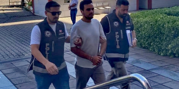 Cumhurbaşkanına hakaret içerikli maketi asan şüpheli yakalandı