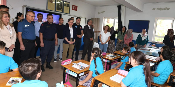 Kaymakam Kan’dan kırsaldaki öğrencilere kırtasiye desteği