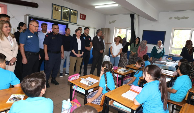 Kaymakam Kan’dan kırsaldaki öğrencilere kırtasiye desteği