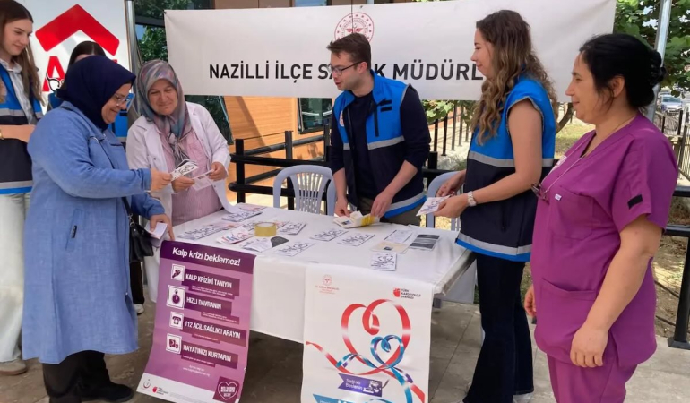 Sağlık ekipleri sahaya indi, ‘kalp sağlığı’ için stant açtı