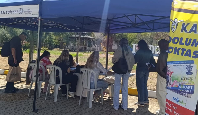 Aydın Büyükşehir’den üniversite kampüslerine AYKART stantları