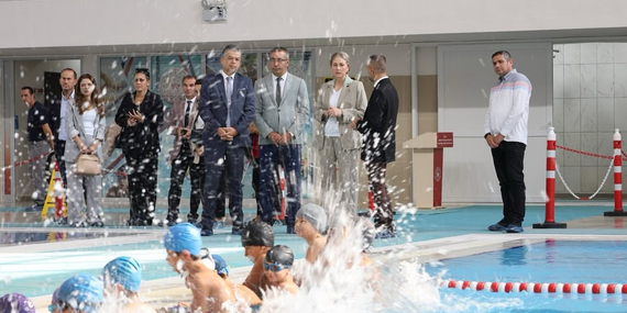Havuzlar çocuklarla şenlendi: “Geleceğe Kulaç Atıyorum”