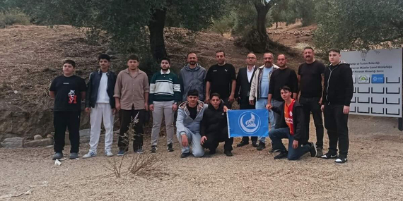 Ülkücü gençler Mastaura ve Horasan Mezarlığı’nı ziyaret etti
