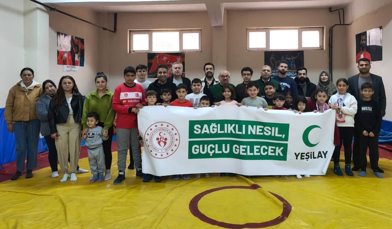 Yeşilay Nazilli, minik güreşçilerle… “Sağlıklı Nesil, Güçlü Gelecek”